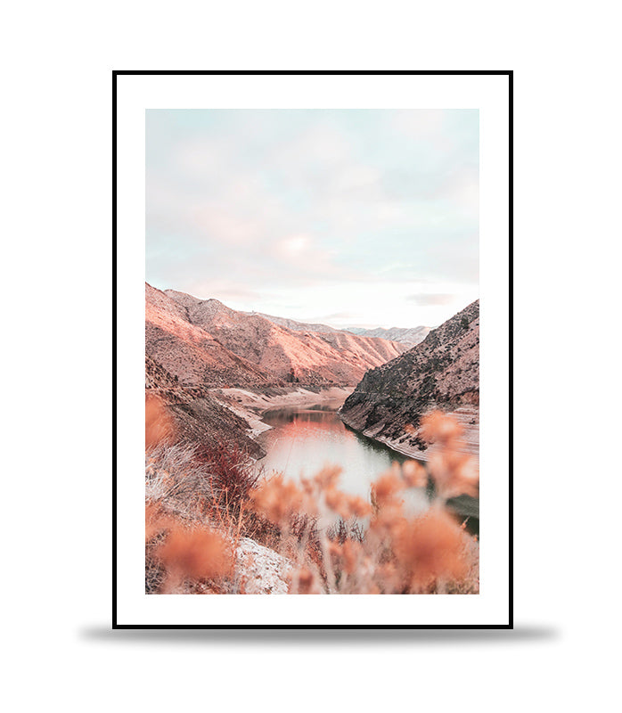 The river between the mountains